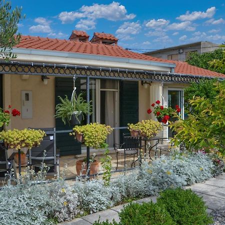Issa Holiday Home - 3 Min Walk To Beach Kaštela Εξωτερικό φωτογραφία
