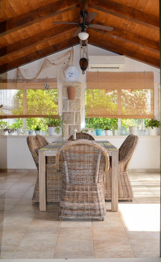 Issa Holiday Home - 3 Min Walk To Beach Kaštela Εξωτερικό φωτογραφία