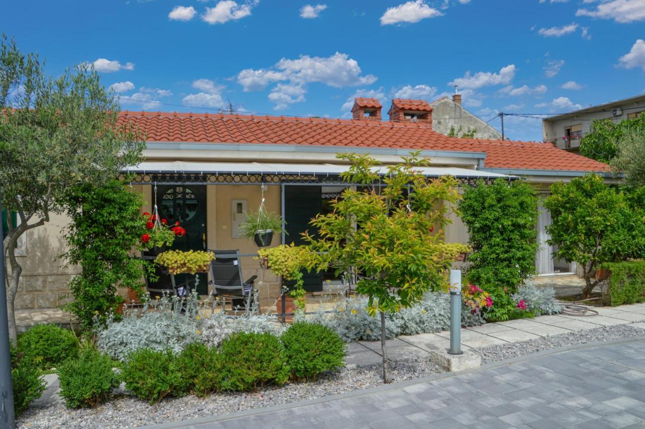 Issa Holiday Home - 3 Min Walk To Beach Kaštela Εξωτερικό φωτογραφία