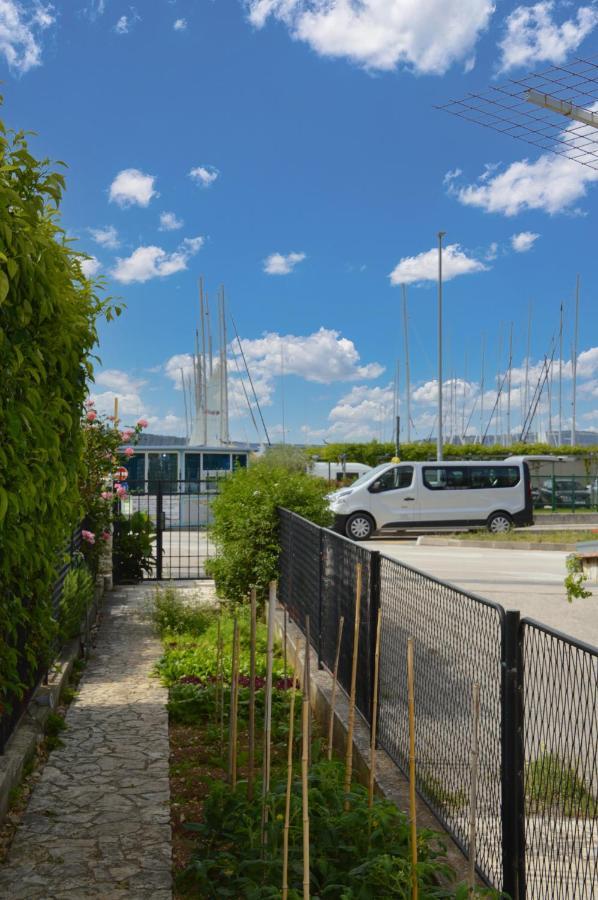 Issa Holiday Home - 3 Min Walk To Beach Kaštela Εξωτερικό φωτογραφία