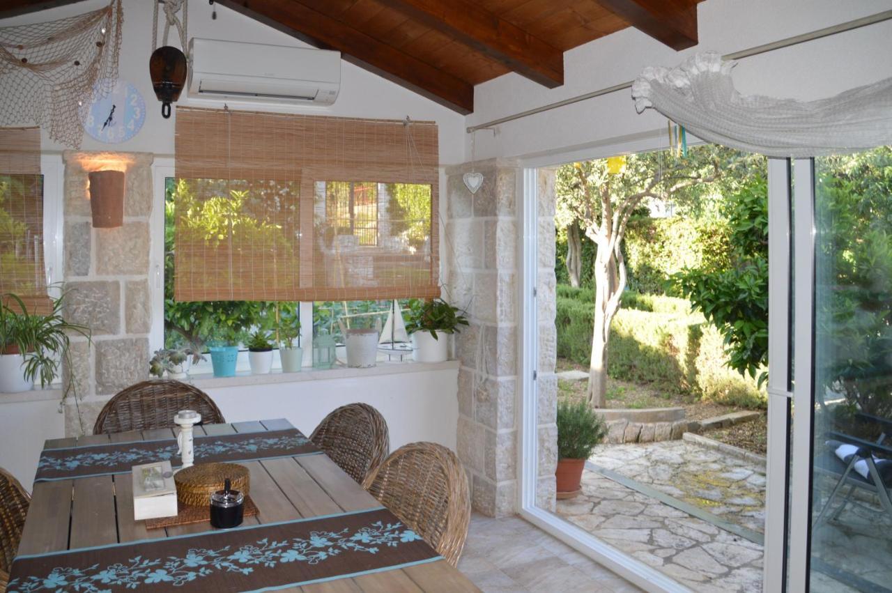 Issa Holiday Home - 3 Min Walk To Beach Kaštela Εξωτερικό φωτογραφία
