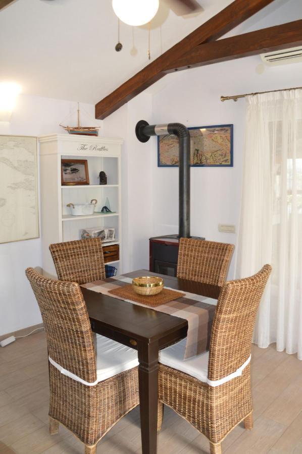 Issa Holiday Home - 3 Min Walk To Beach Kaštela Εξωτερικό φωτογραφία