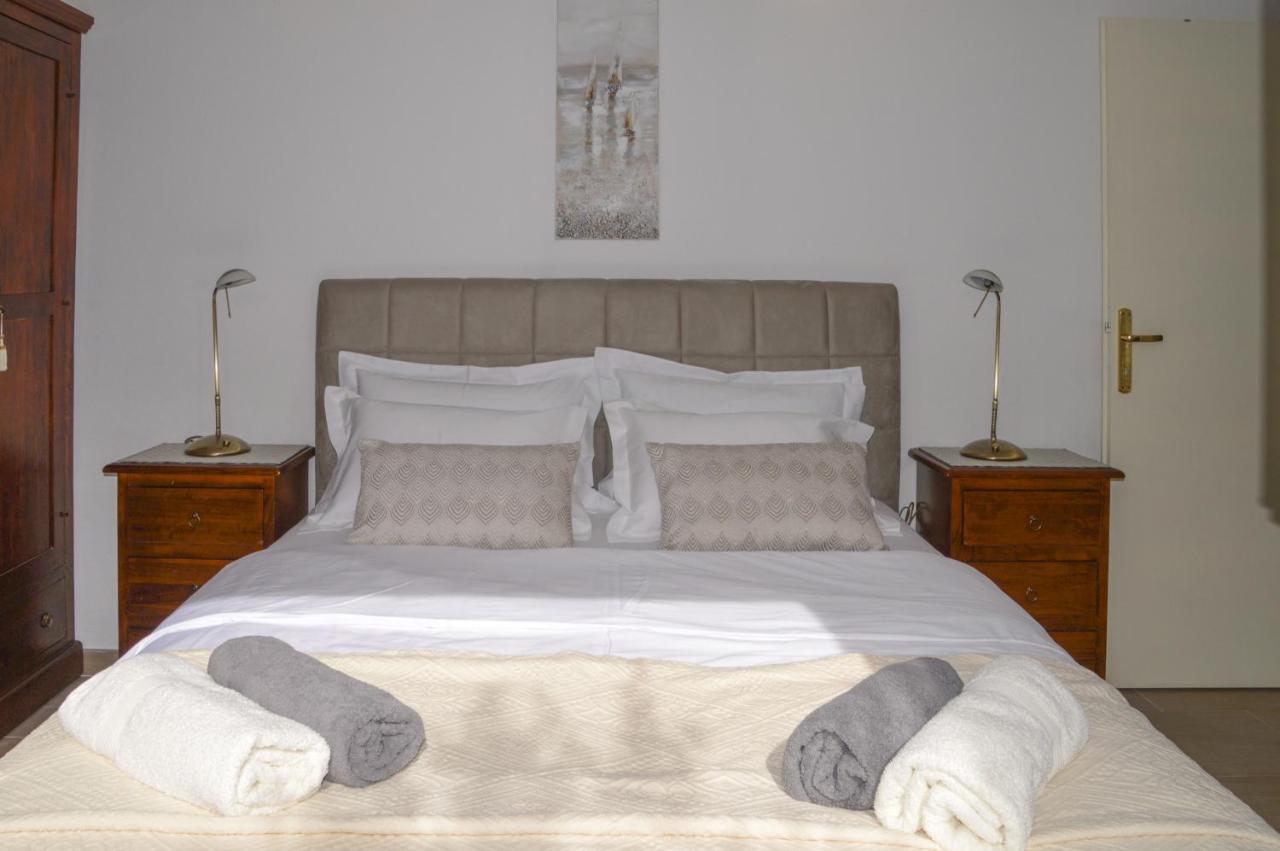 Issa Holiday Home - 3 Min Walk To Beach Kaštela Εξωτερικό φωτογραφία