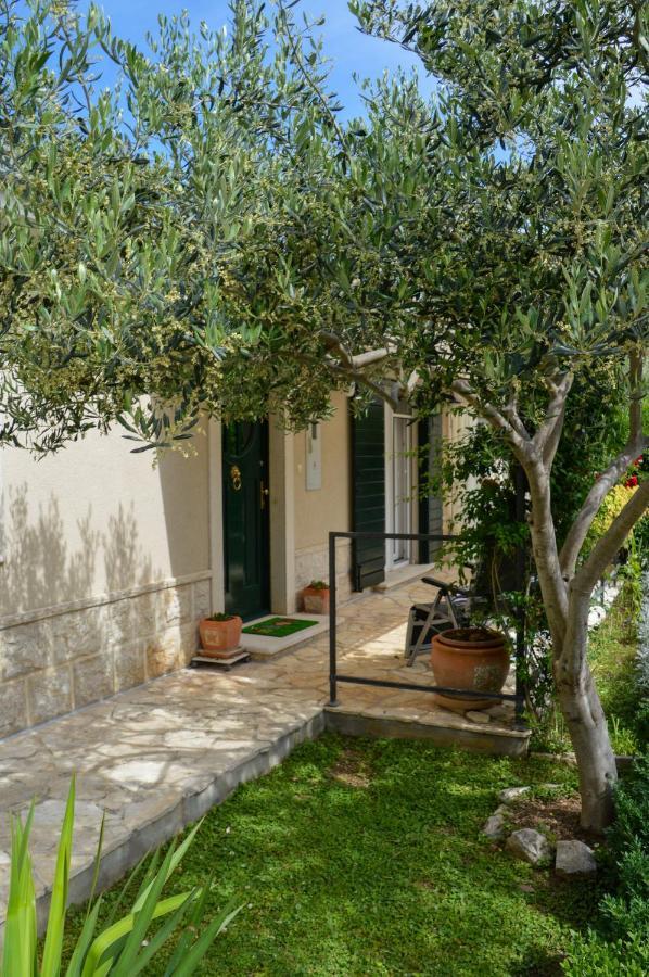 Issa Holiday Home - 3 Min Walk To Beach Kaštela Εξωτερικό φωτογραφία