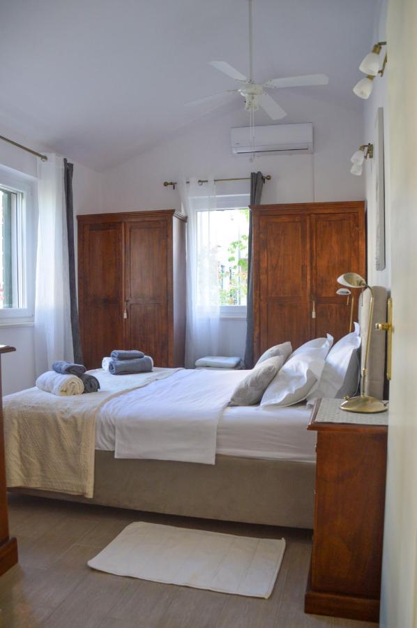 Issa Holiday Home - 3 Min Walk To Beach Kaštela Εξωτερικό φωτογραφία