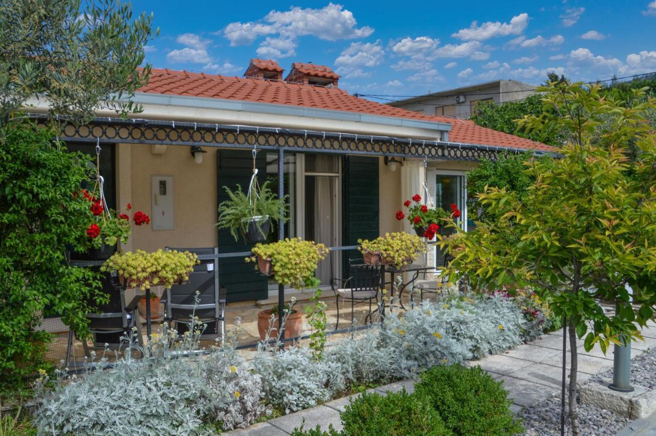 Issa Holiday Home - 3 Min Walk To Beach Kaštela Εξωτερικό φωτογραφία