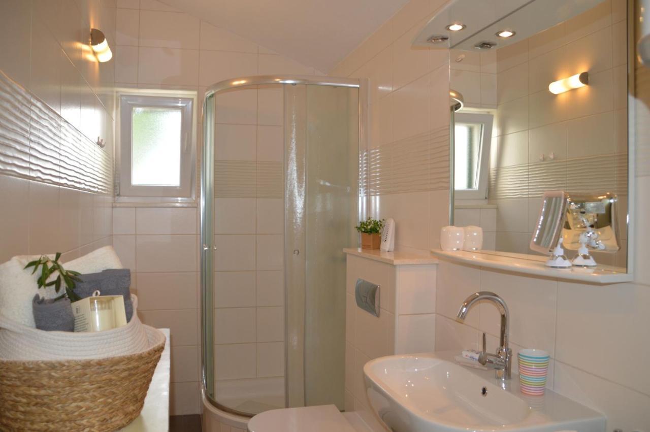 Issa Holiday Home - 3 Min Walk To Beach Kaštela Εξωτερικό φωτογραφία