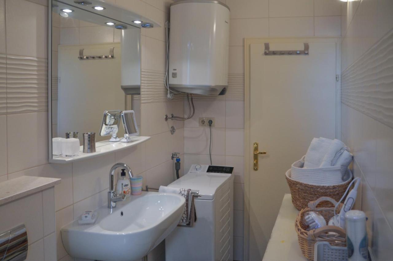 Issa Holiday Home - 3 Min Walk To Beach Kaštela Εξωτερικό φωτογραφία