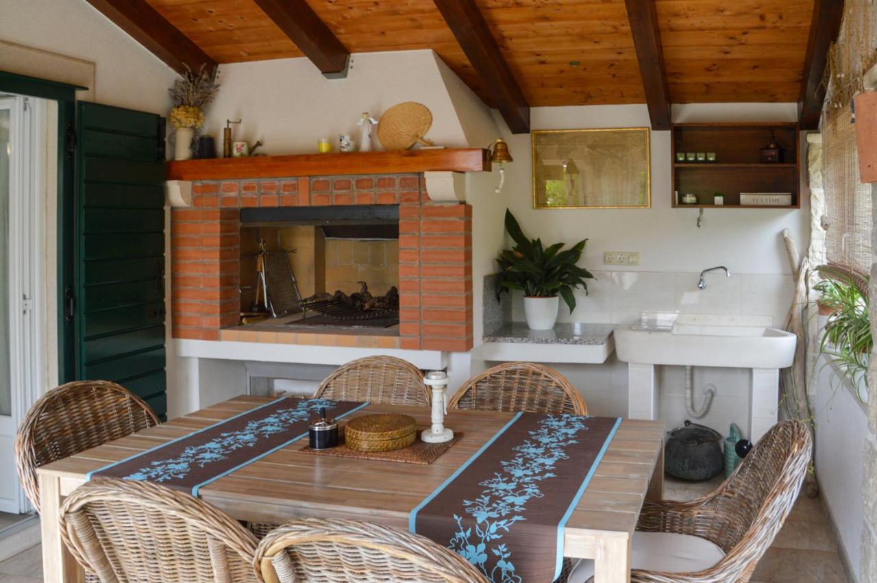 Issa Holiday Home - 3 Min Walk To Beach Kaštela Εξωτερικό φωτογραφία
